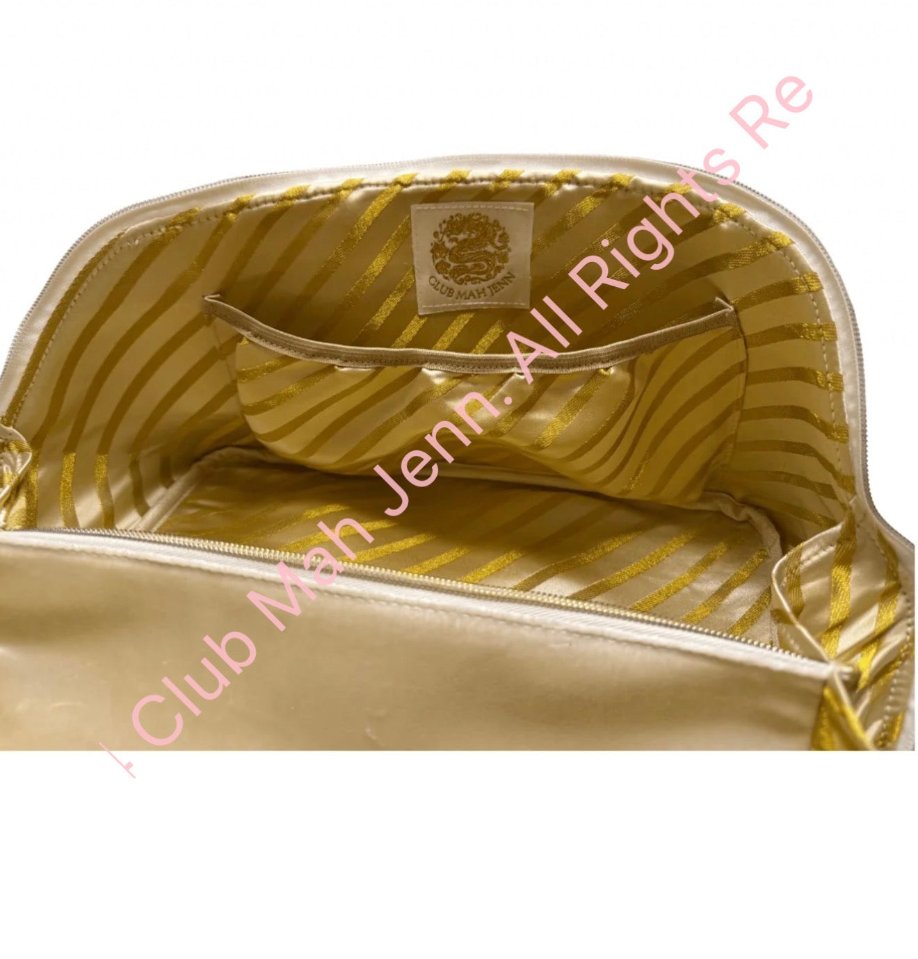CLUB MAH JENN
Queen of Jokers
Luxury Velvet Tile
Bag-PRE-
ORDER Earliest
Est Arrival
December 2027
FINAL SALE