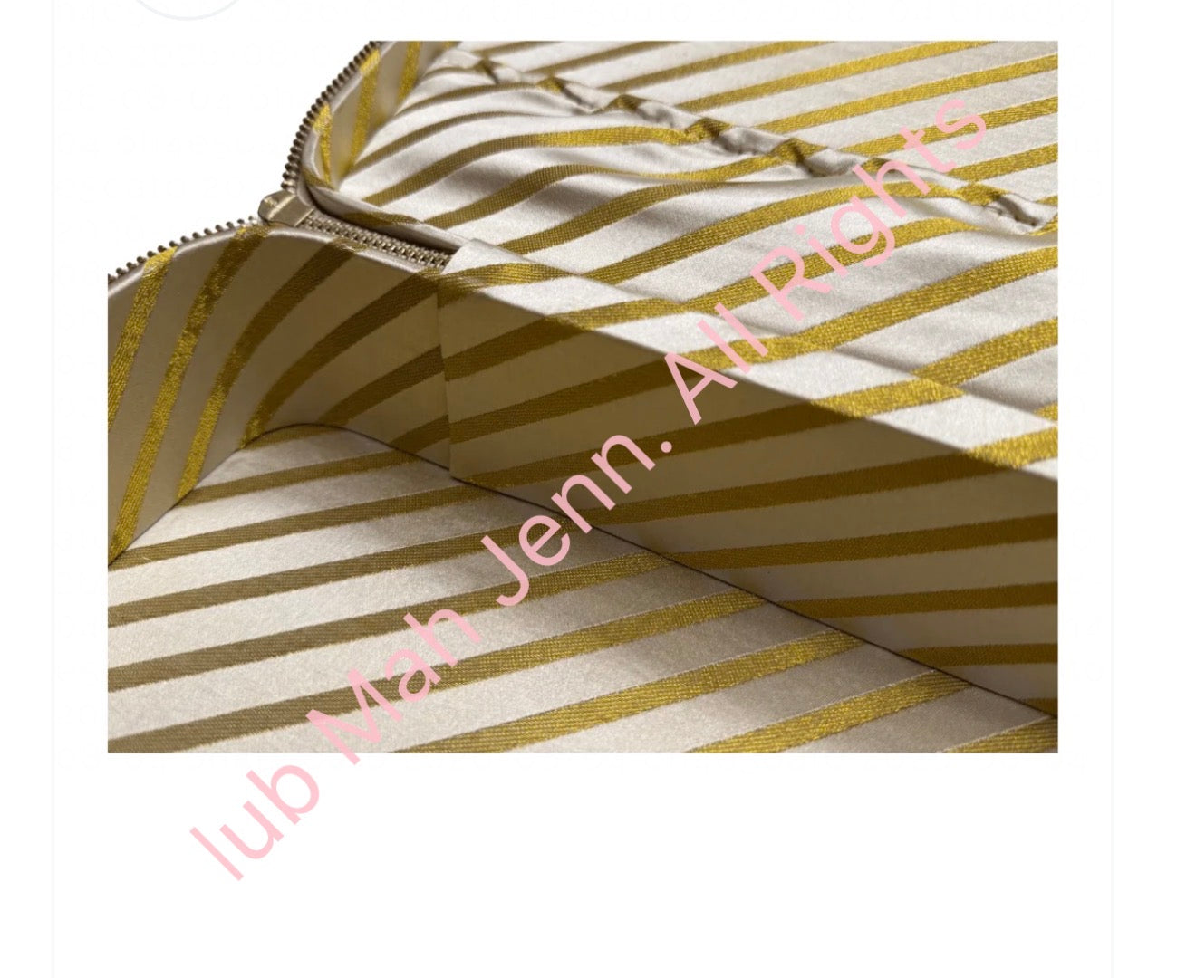 MAH JENN
Luxury Faux Croc
Travel Case - Large PREORDER Earliest
Est. Arrival
December 2027
FINAL SALE